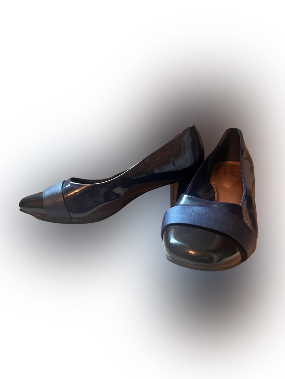Hush Puppies Soft Style Navy Patent Block Heels Pumps Size 9 Heel 2 1/2”